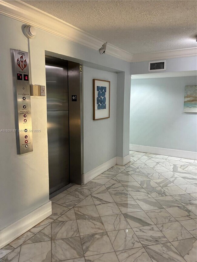 Building Photo - 2000 NE 135th St