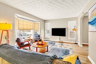 Building Photo - 3 BED 1 BATH SINGLE FAMILY HOME IN BEAUTIFUL SOUTH EUCLID