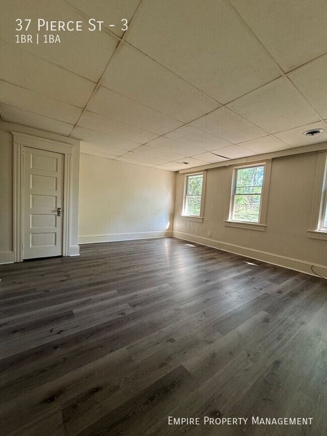 Building Photo - 37 Pierce St