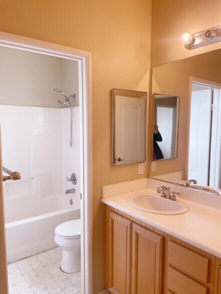 Building Photo - 8238 Bryn Glen Way