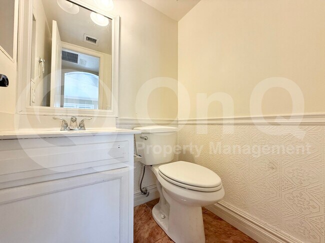 Building Photo - 877 W Shellfish Dr