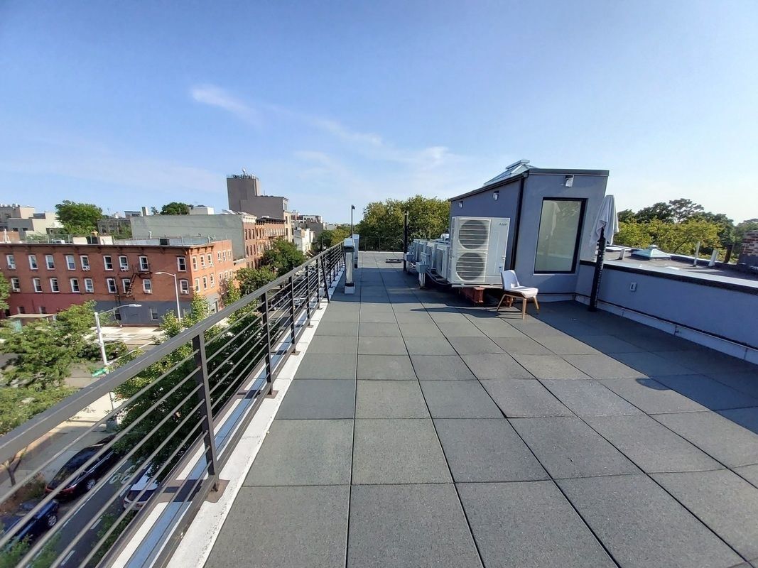 Building Photo - 245 Tompkins Ave