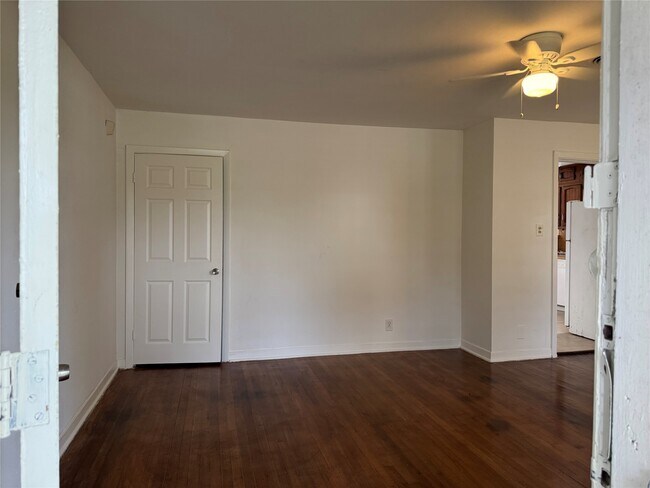 Building Photo - 4013 Newshire Dr