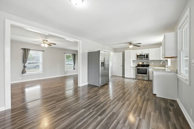 Building Photo - Spacious 3 bedroom home with finished base...