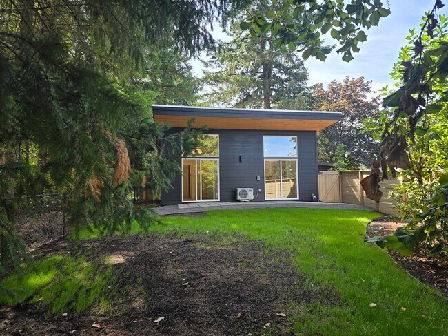 Building Photo - 7024 SW 152nd Ave