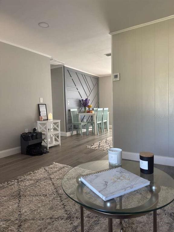 Building Photo - 2021 Valley Dr