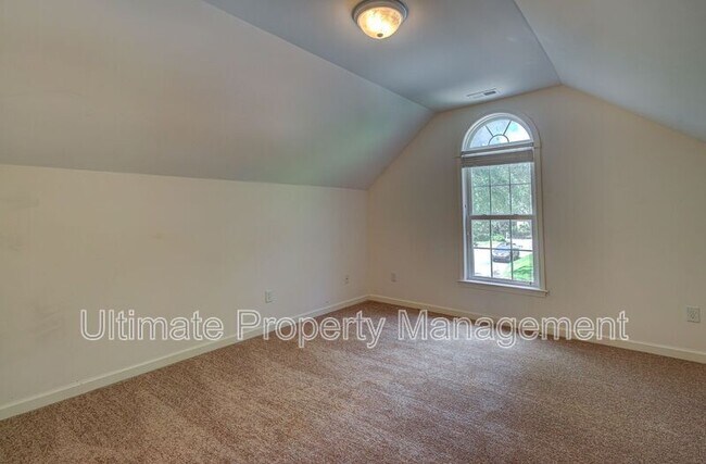 Building Photo - 700 Valley Brook Rd