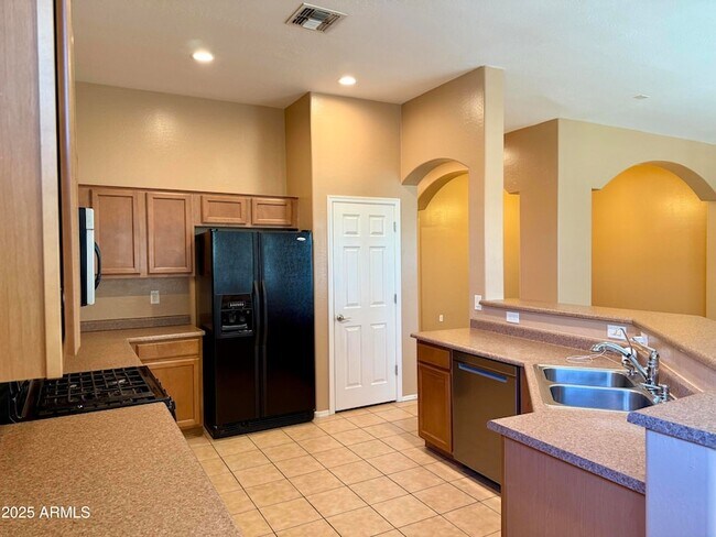 Building Photo - 4601 W Moss Springs Rd