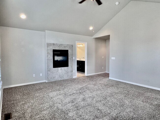 Building Photo - Beautifully Maintained Woodmoor Home Featu...