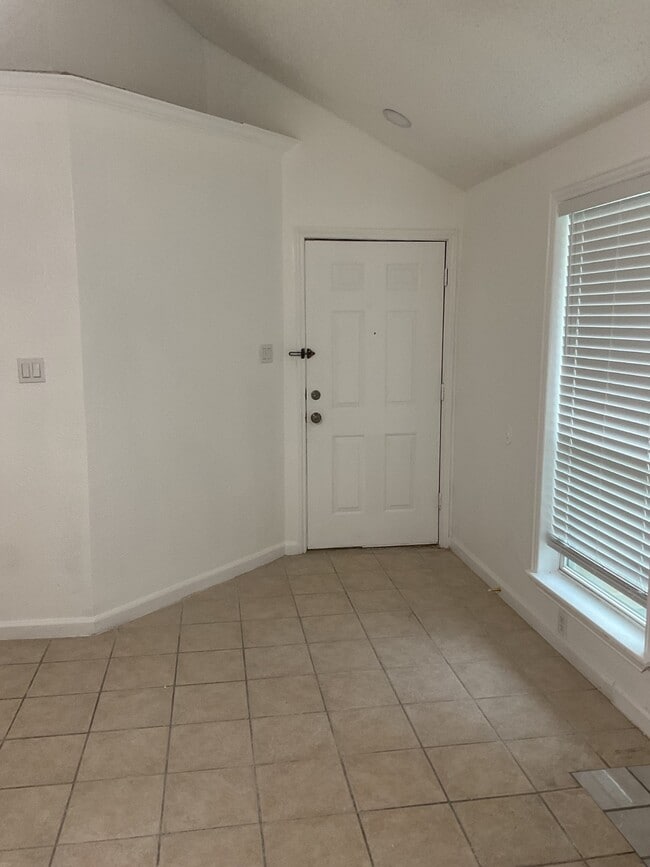 Building Photo - 15642 Scenic Haven Dr