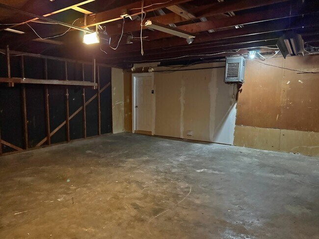 Building Photo - 703 Pecan St