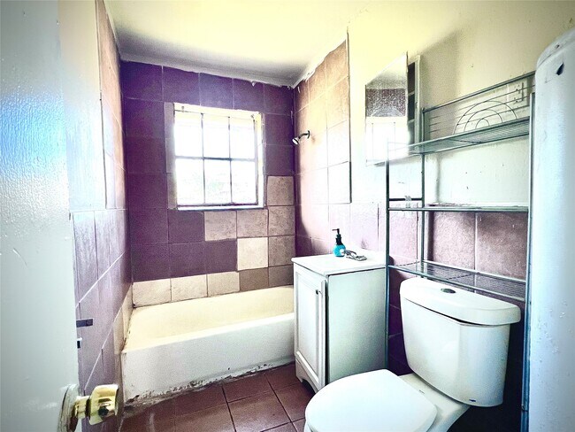 Building Photo - 1825 W Little York Rd