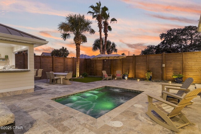 Building Photo - 407 Petrel St