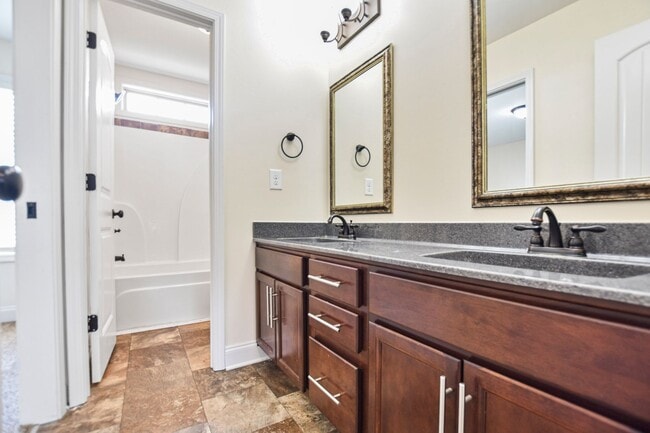 Building Photo - Pet Friendly Four Bedroom!