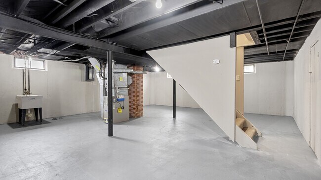 Building Photo - 2162 Champaign Rd