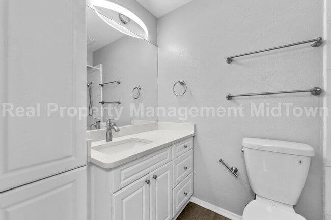 Building Photo - 2827 Blackwood Dr