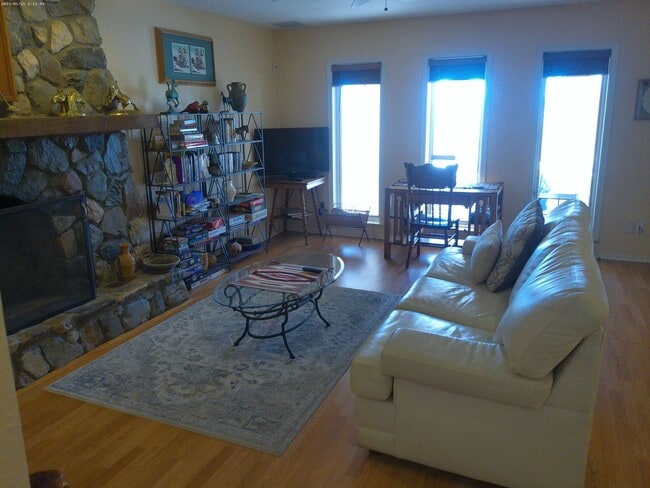 Building Photo - Entertainers Delight Beautiful Pool home Available May 12 to Sept 15, 2026