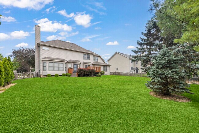 Building Photo - 553 Danbury Dr