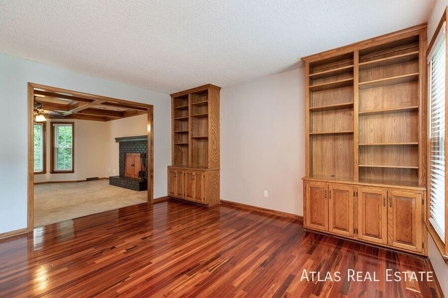 Building Photo - 7924 N Michigan Ave