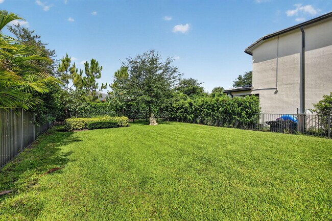 Building Photo - 4651 Pinehurst Trl E