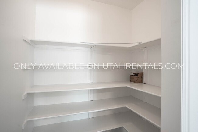 Building Photo - 2051 S State St