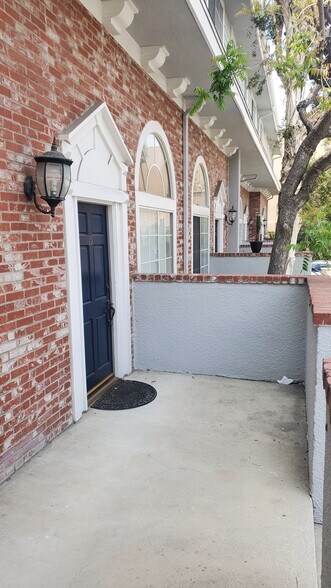 Building Photo - 8741 Darby Ave