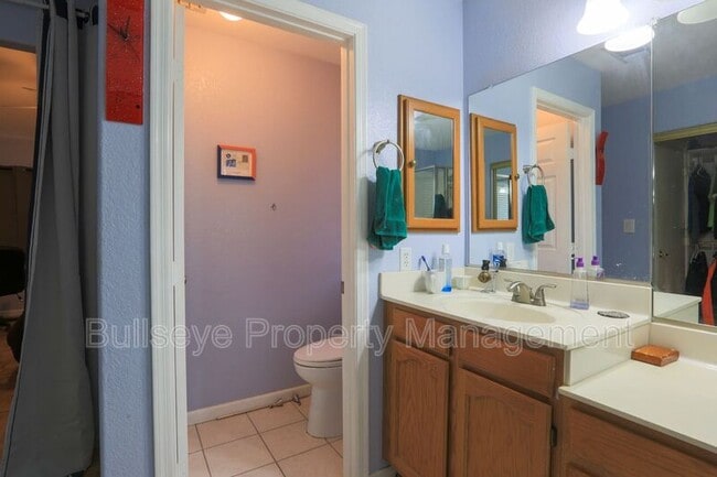 Building Photo - 4566 W Shannon St