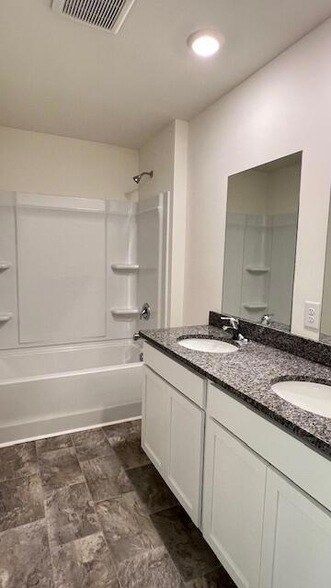 Building Photo - 4266 Scenic Dr SE