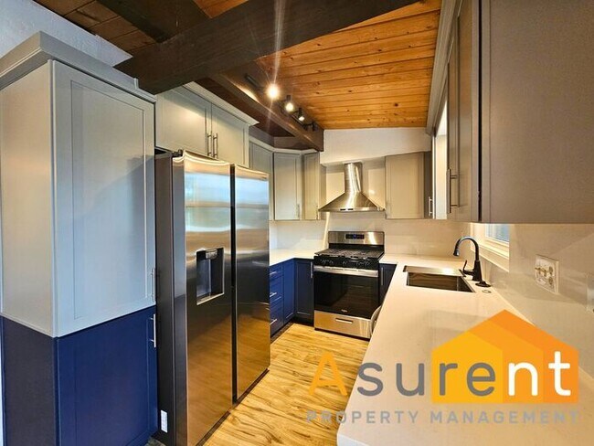 Building Photo - Stunning Home located in the picturesque Ashland