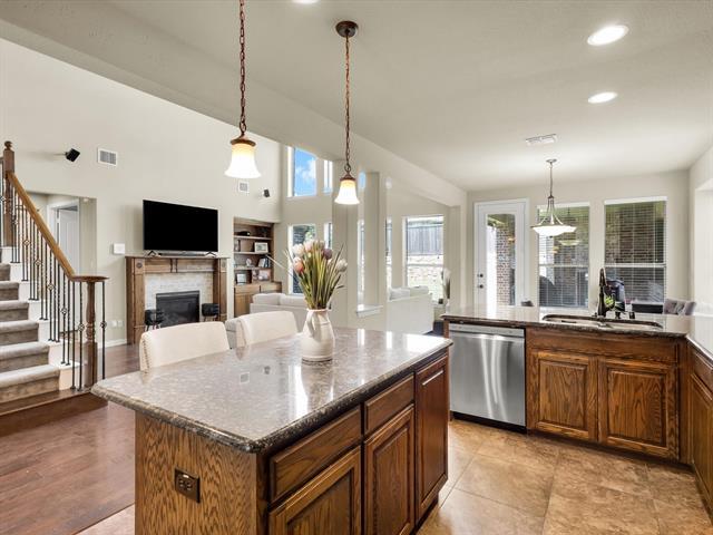 Building Photo - 214 Crestbrook Dr