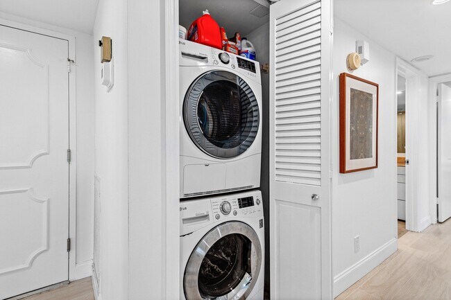 Building Photo - 2066 N Ocean Blvd