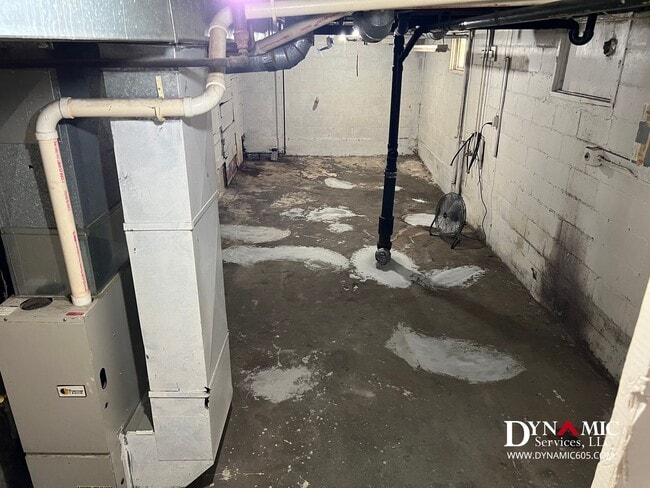 Building Photo - Upper Level 2 Bedroom, 1 Bathroom Duplex - Tenant Pays ALL Utilities