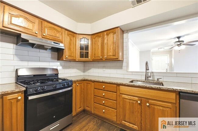 Building Photo - 151 Wyndham Pl