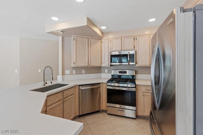 Building Photo - 1817 Tropical Breeze Dr
