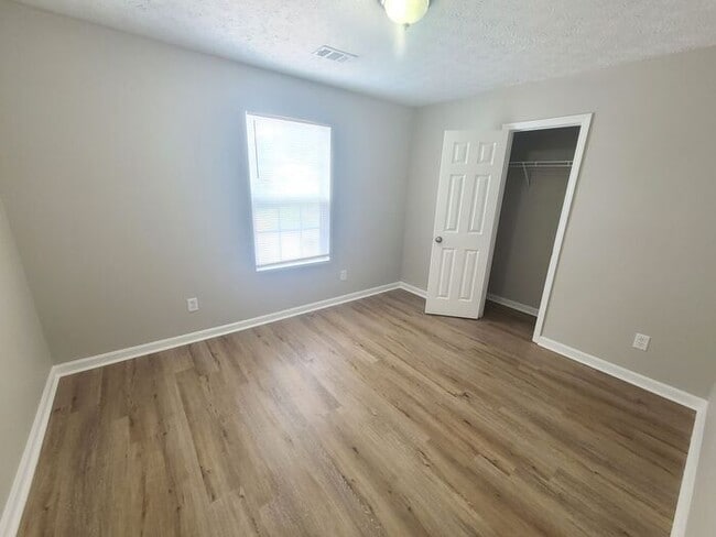 Building Photo - Gorgeous 3BR 2.5BA Home w/ Renovated Kitchen • Fenced Backyard• Garage Parking in Jonesboro