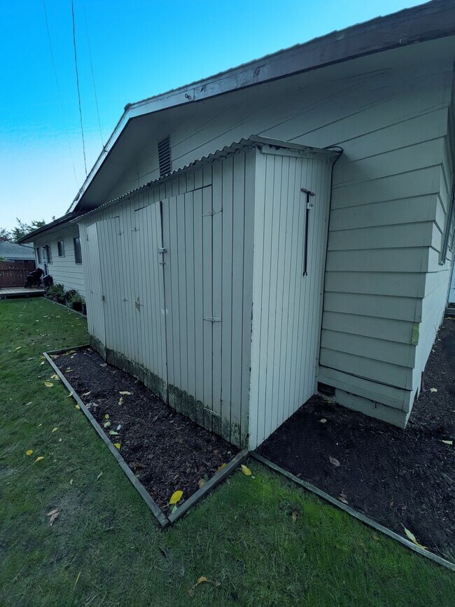Building Photo - 13145 SW Jenkins Rd