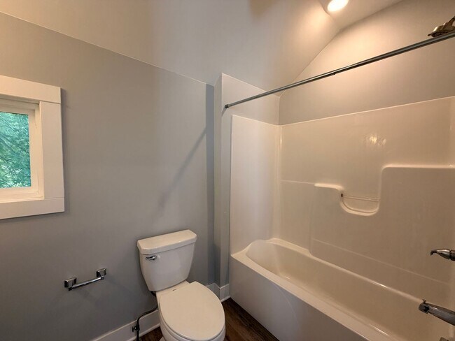 Building Photo - 107 Lexington Ave SW