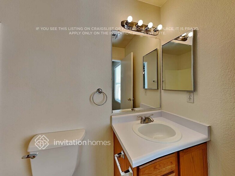 Building Photo - 203 E Valley View Dr