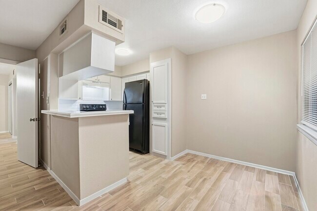 Building Photo - 309 Stratford St