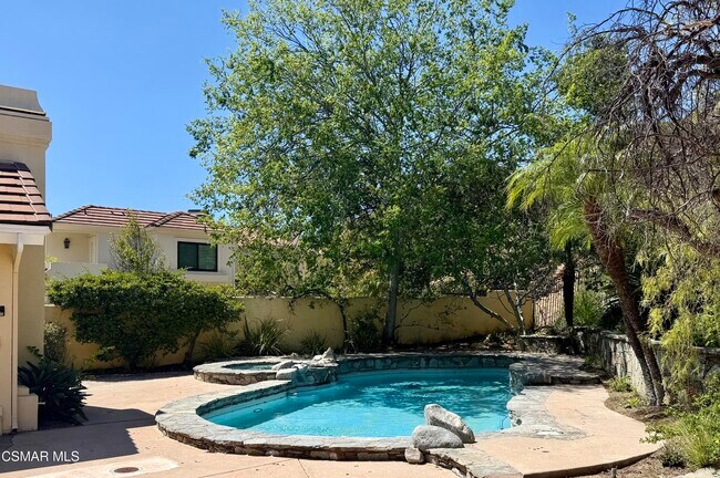 Building Photo - 1922 Golden Sky Cir