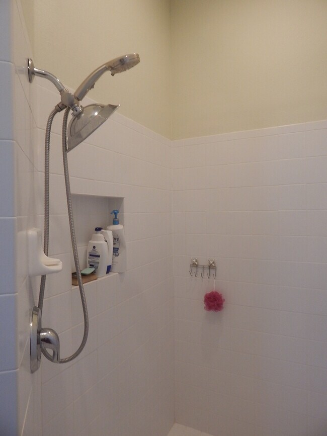 Building Photo - FURNISHED 3/2 & HEATED POOL -   RENTAL IN ROSEDALE COUNTRY CLUB!!