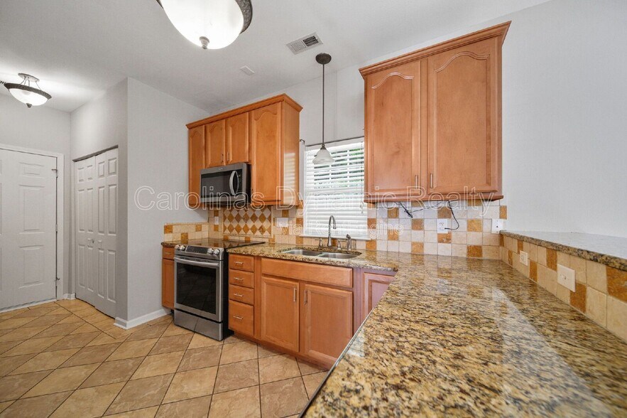 Building Photo - 6435 Gatesville Ln