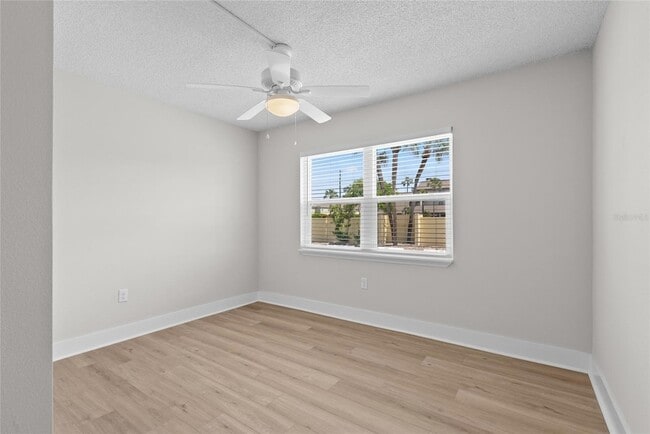 Building Photo - 4780 Cove Cir
