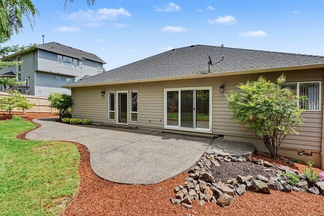 Building Photo - Well-Kept Single-Level 3 bed, 2 bath home in West Salem