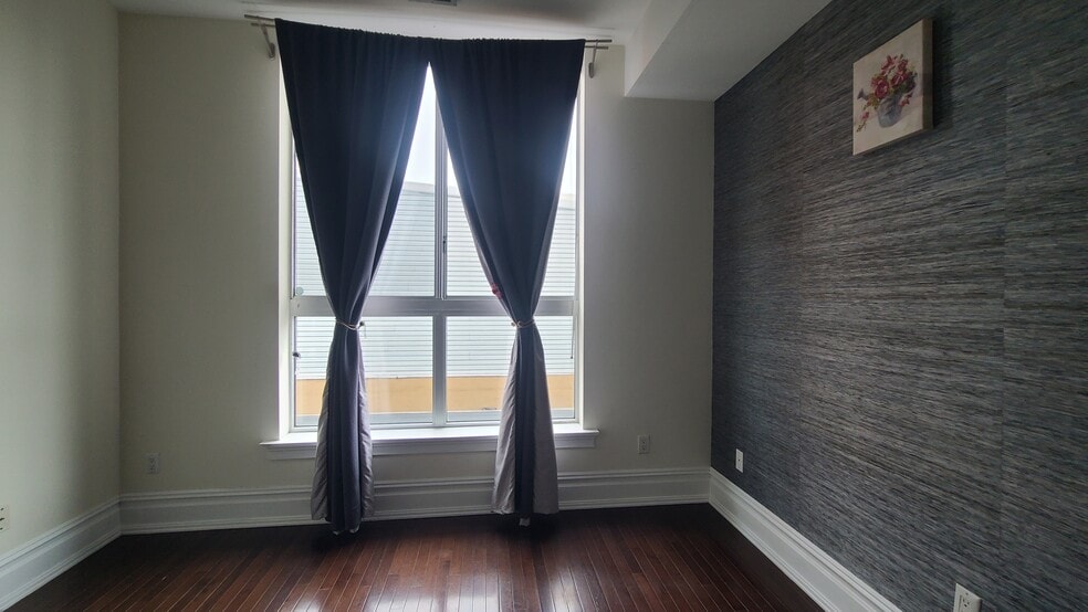 Building Photo - 3121 Central Ave