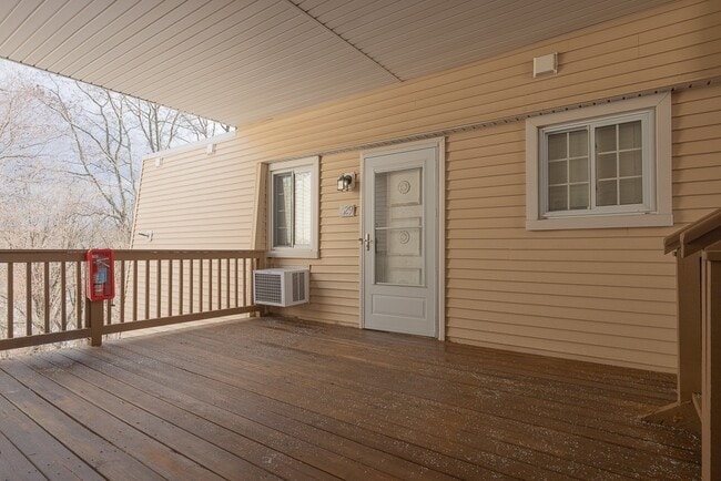 Building Photo - 529 Fox Run Ln