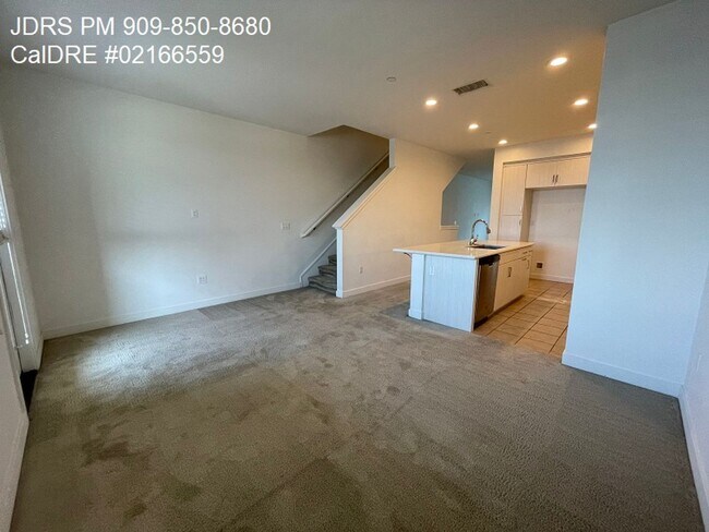 Building Photo - El Monte 2 Bedroom Townhome