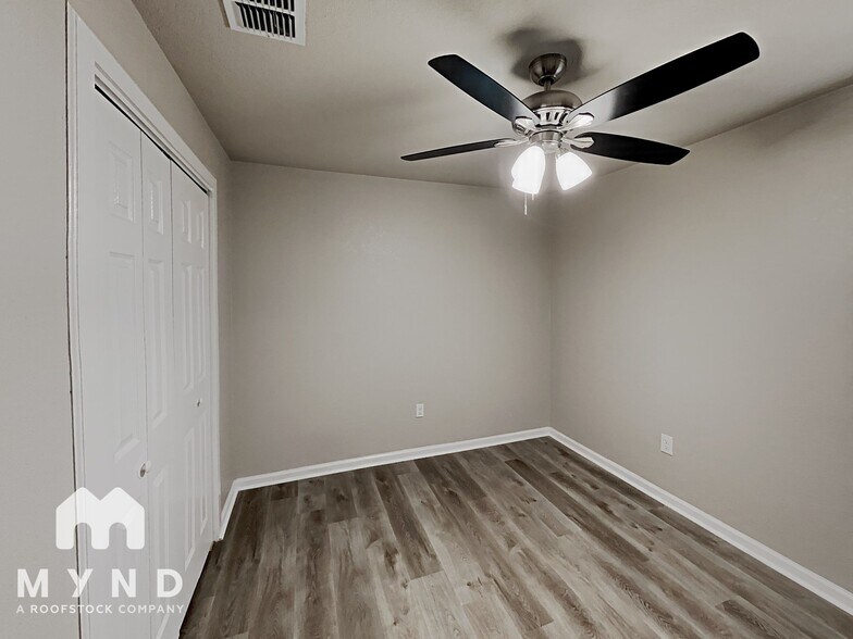 Building Photo - 235 E Lambert St