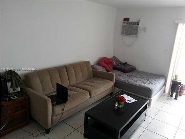 Building Photo - 1441 Lincoln Rd