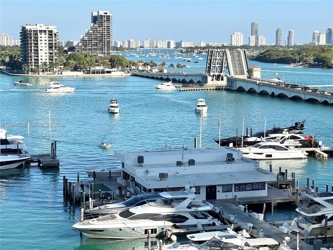 Building Photo - 1717 N Bayshore Dr